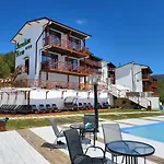Paradise View Penzion 3*